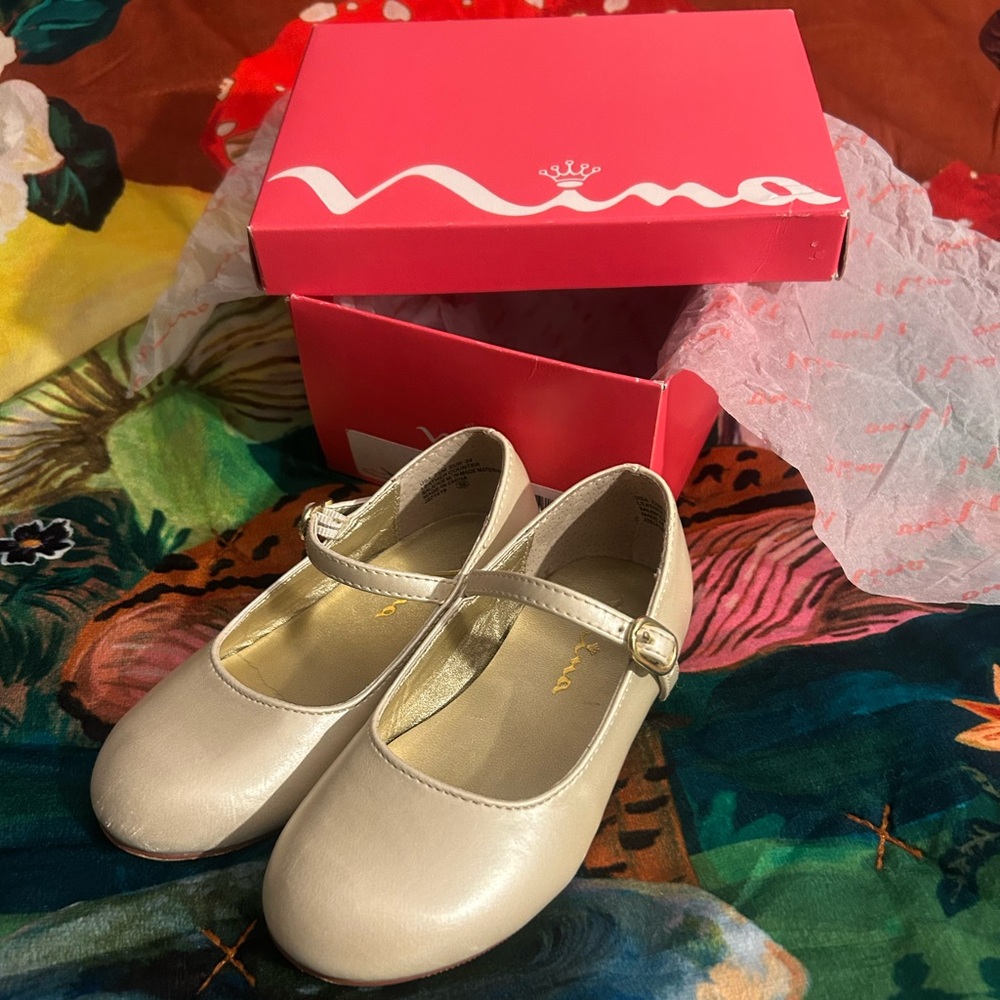 Nina Girls Mary Jane in Bone Pearlized Size 7 1/2